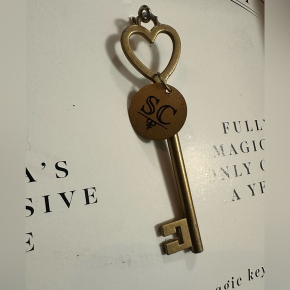 “Santa’s Magic Key” Wood Sign - Picture 3 of 8